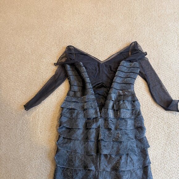 Adrianna Papell Gown Formal Grey Metallic Shutter Pleat Illusion Bodice Size 6P - Picture 11 of 15